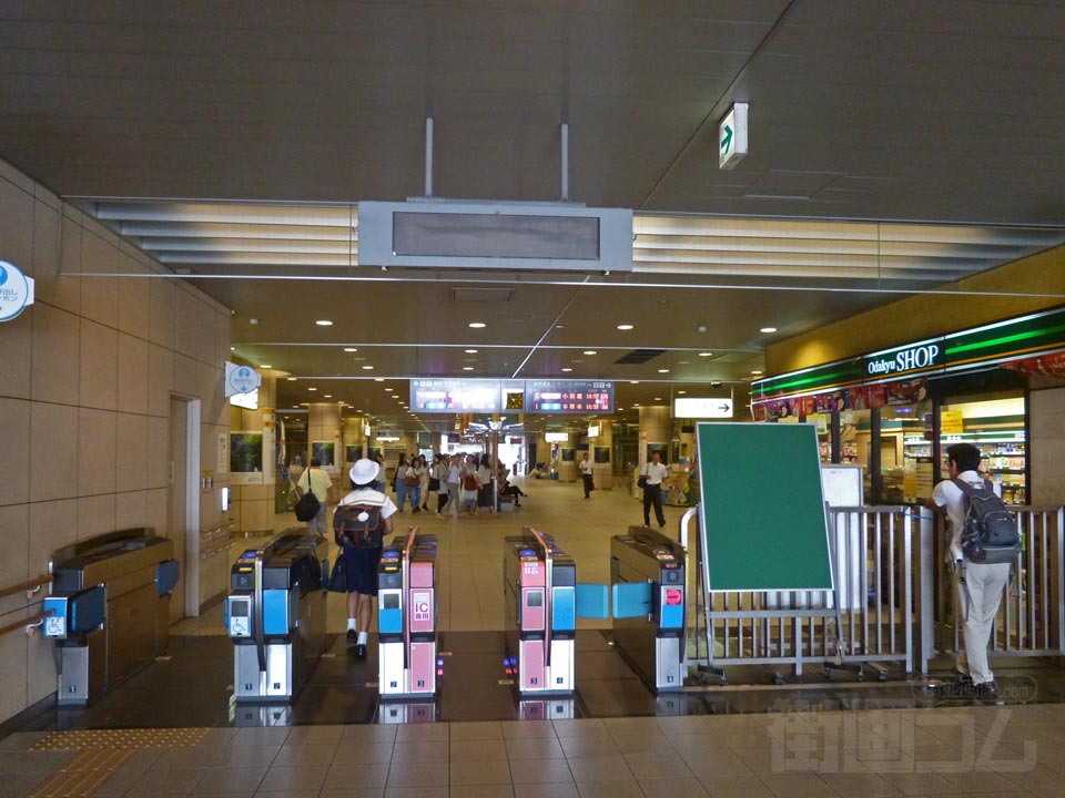 小田急成城学園前駅西口改札口