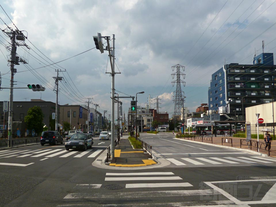 小田急成城学園前駅西口前