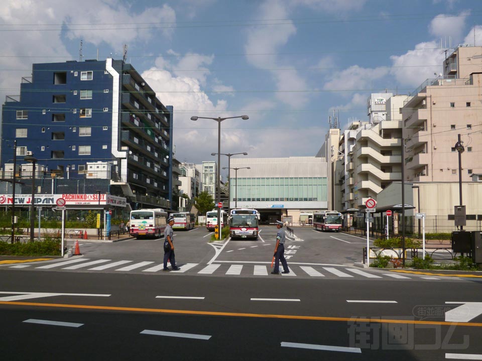 小田急成城学園前駅西口前