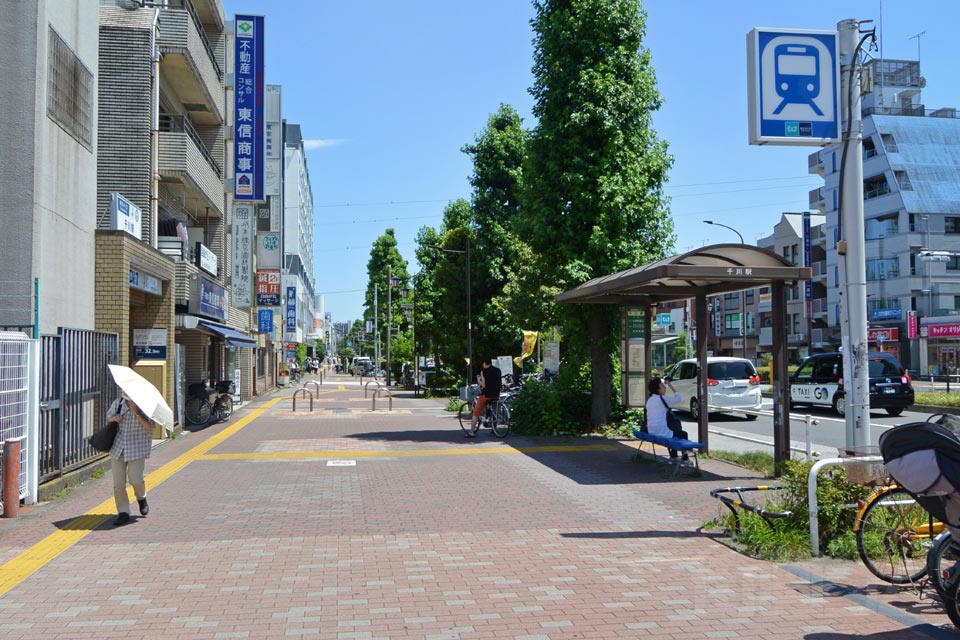 東京メトロ千川駅前
