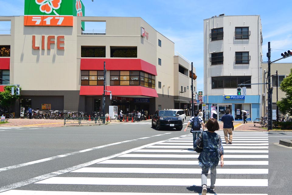 東京メトロ千川駅前