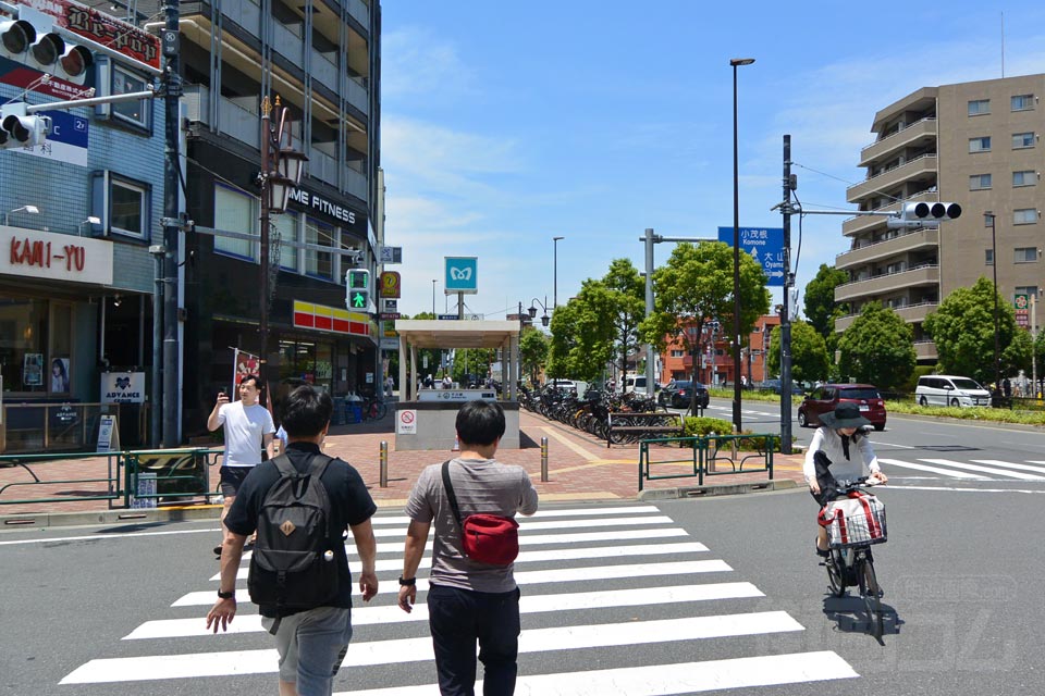 東京メトロ千川駅前