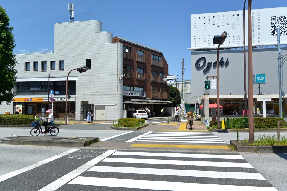 東京メトロ千川駅前