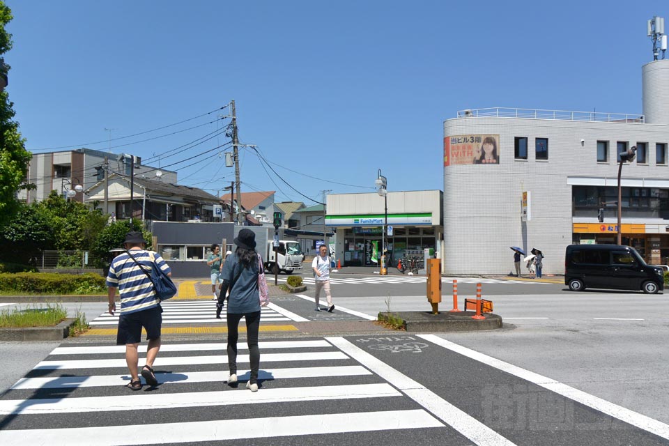 東京メトロ千川駅前