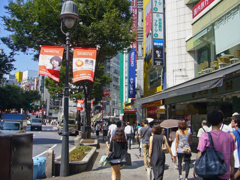 東京メトロ渋谷駅前