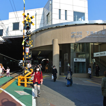 東京都世田谷区下高井戸駅前写真画像