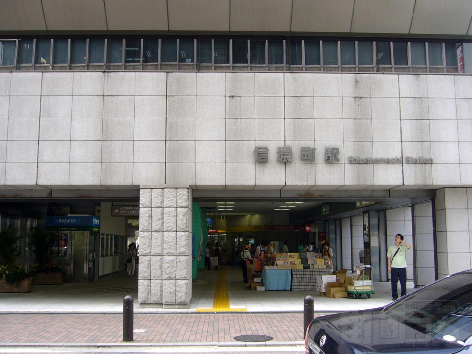 JR信濃町駅前