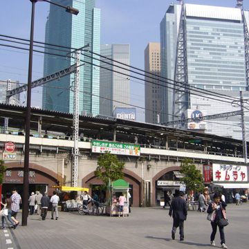 東京都港区新橋駅前写真画像