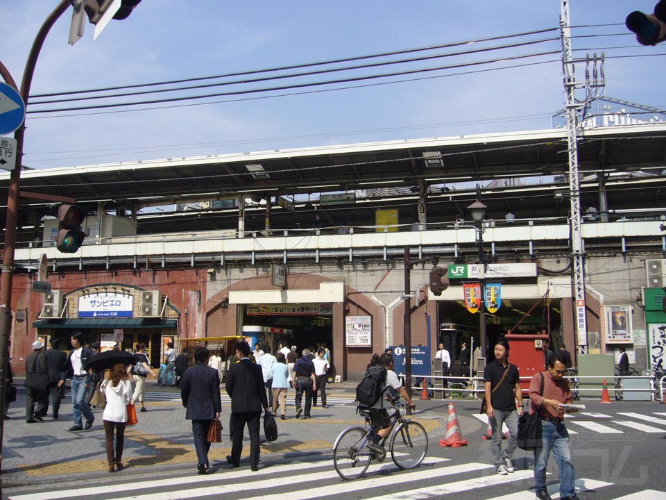 JR新橋駅烏森口写真画像