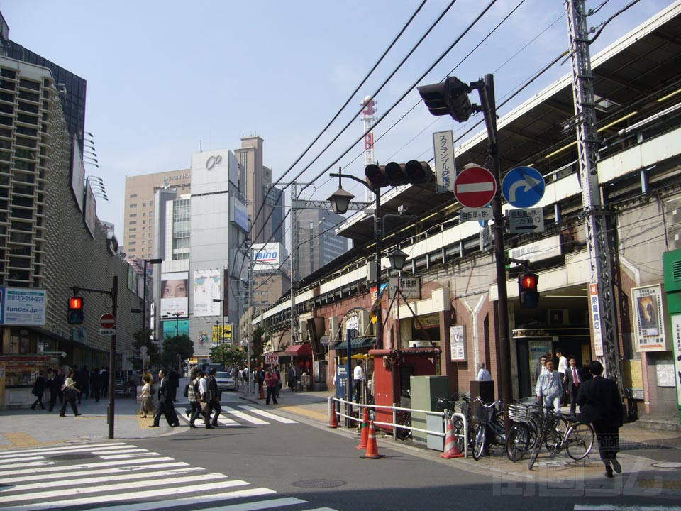 JR新橋駅烏森口写真画像