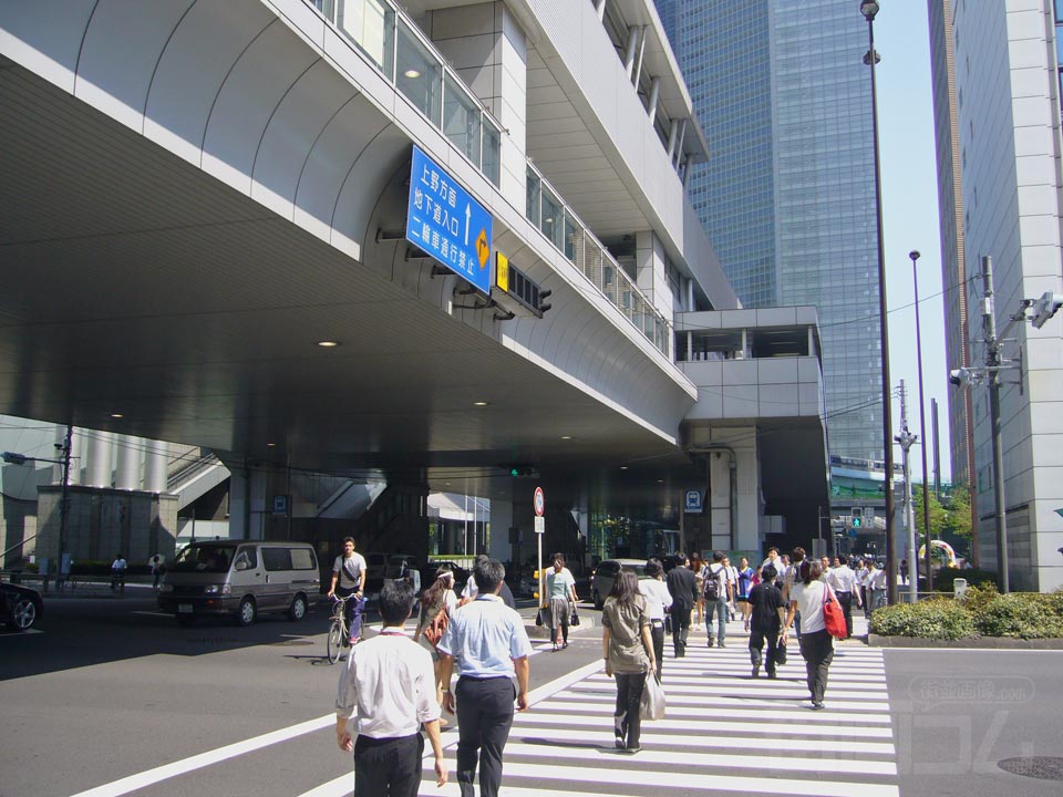 ゆりかもめ新橋駅前写真画像