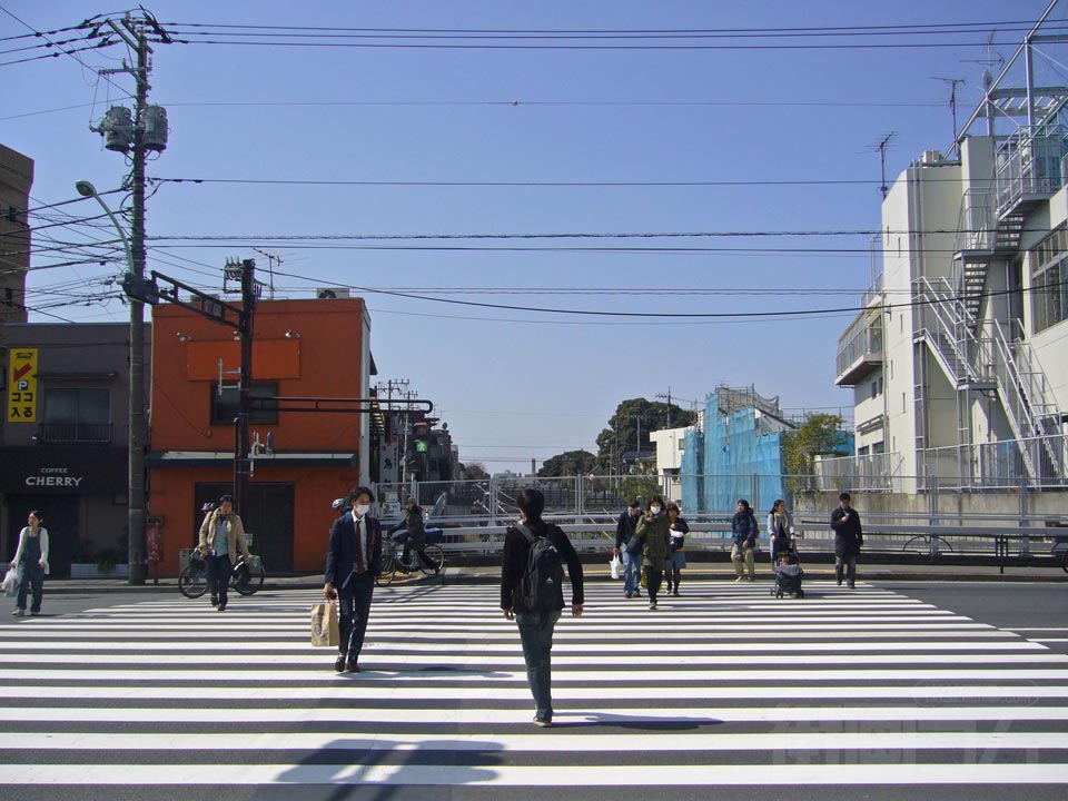 新代田駅交差点写真画像