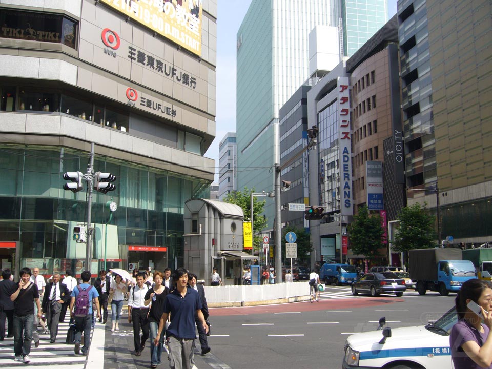 新宿三丁目交差点