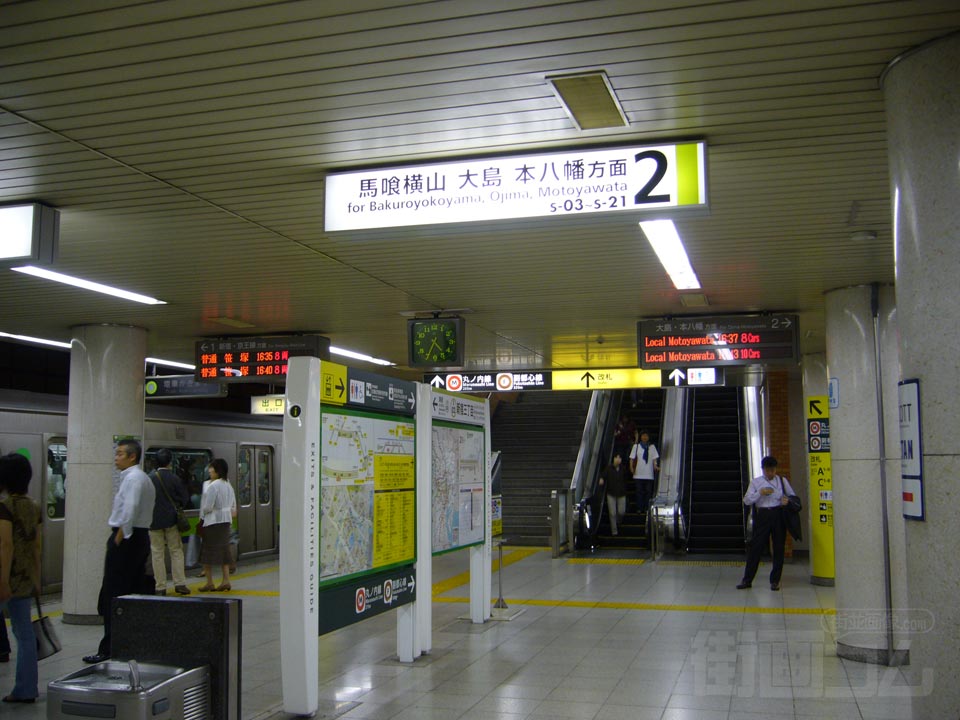 都営地下鉄新宿三丁目駅ホーム(都営新宿線)