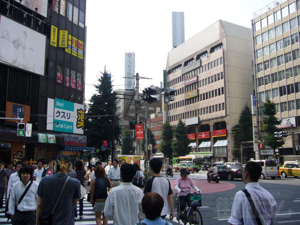 新宿五丁目交差点