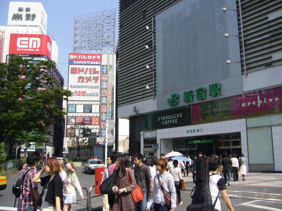 JR新宿駅東口