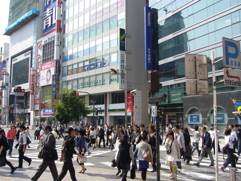 新宿駅東口交差点