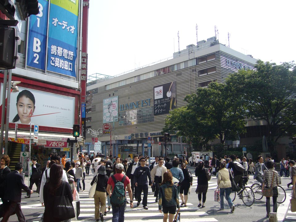 新宿駅東口交差点