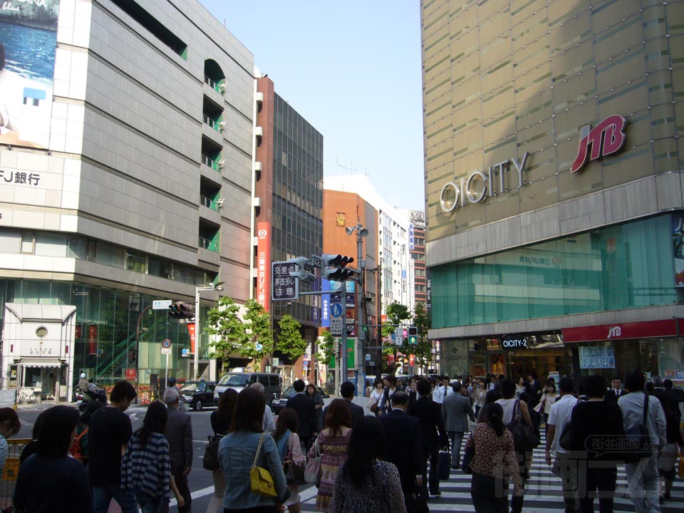 新宿三丁目交差点