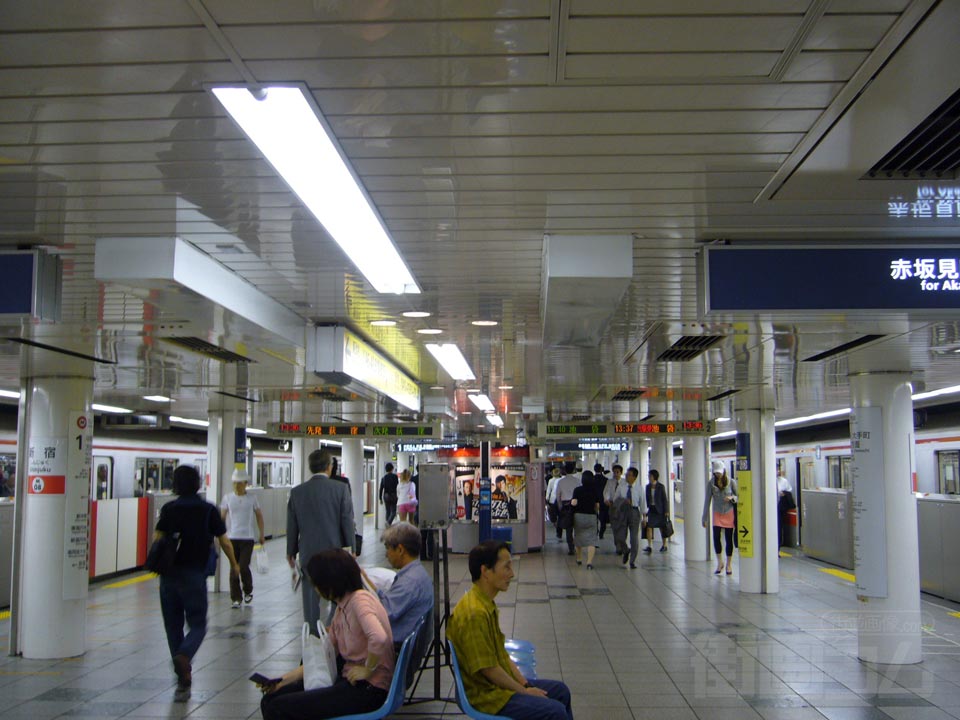 東京メトロ新宿駅ホーム