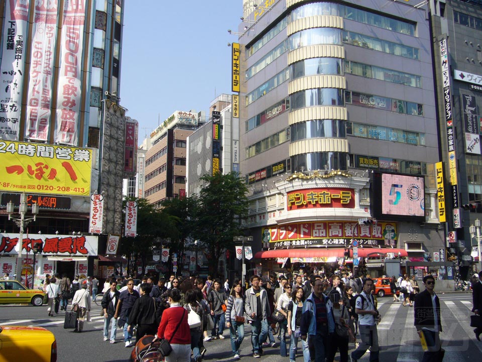 歌舞伎町交差点