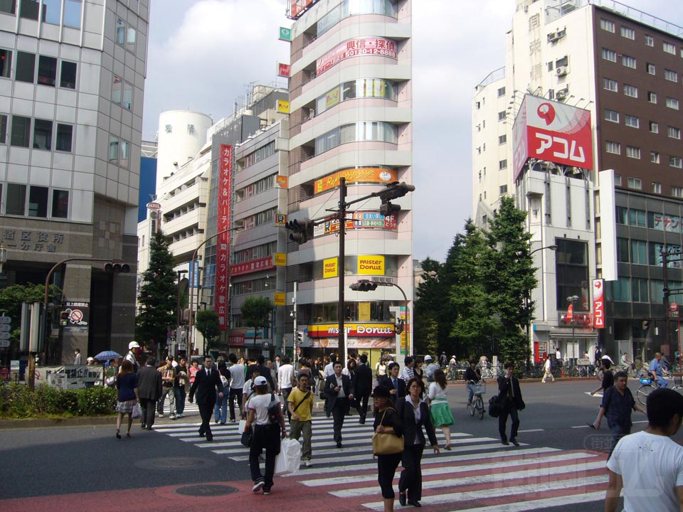 新宿区役所前交差点