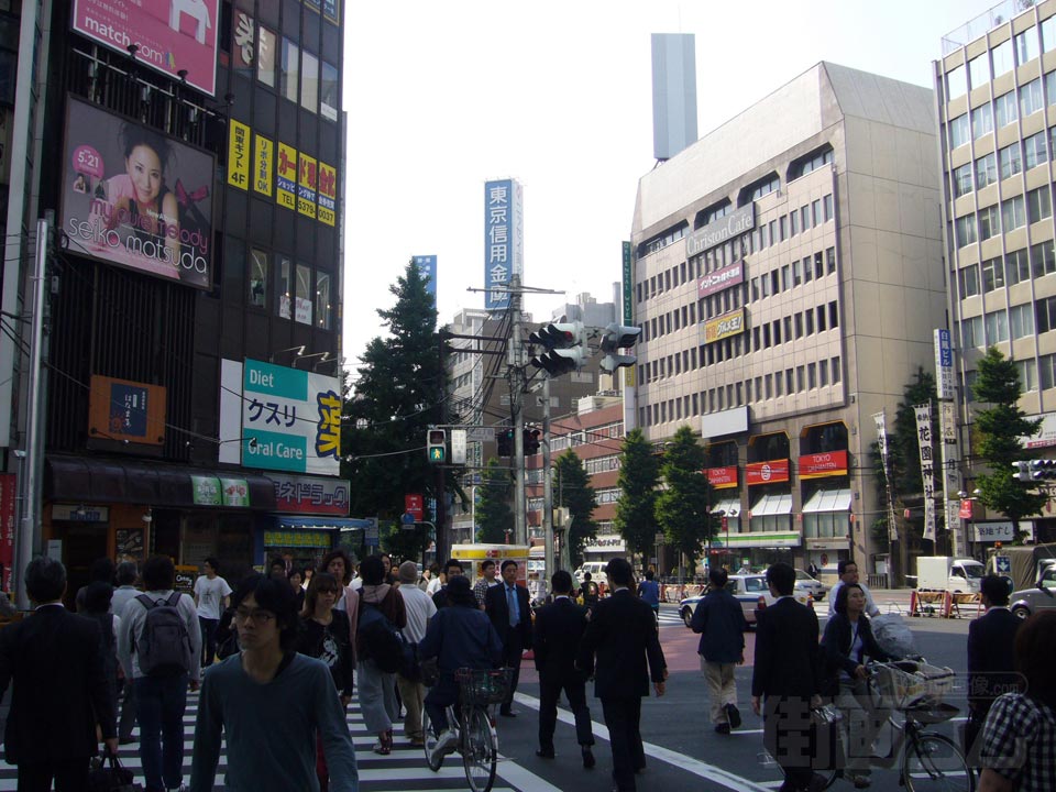 新宿五丁目交差点