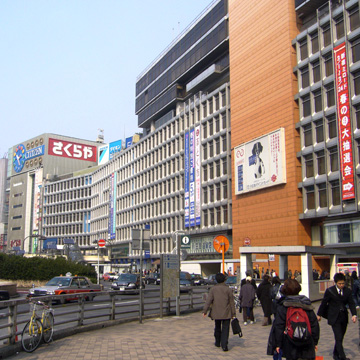 東京都新宿区新宿駅前西口写真画像