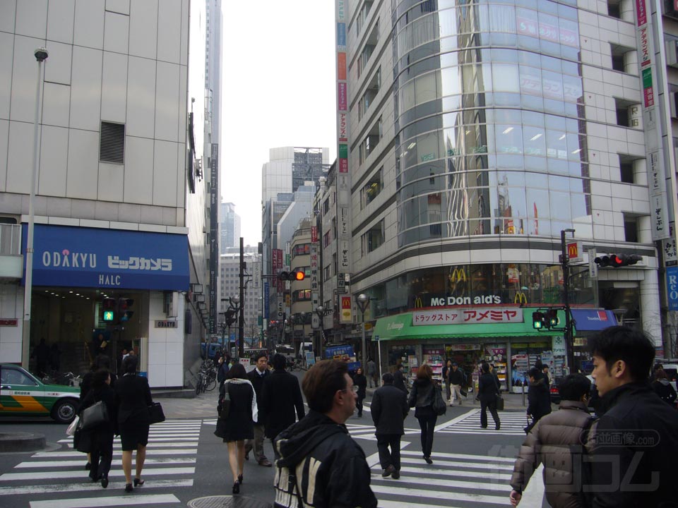 新宿大ガード西交差点