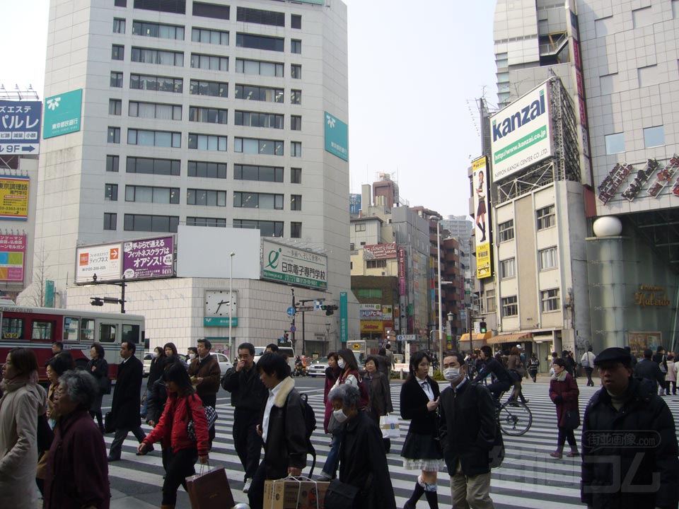 新宿大ガード西交差点