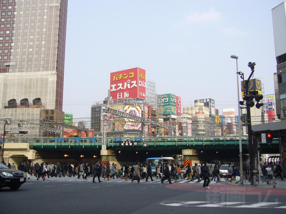 新宿大ガード西交差点