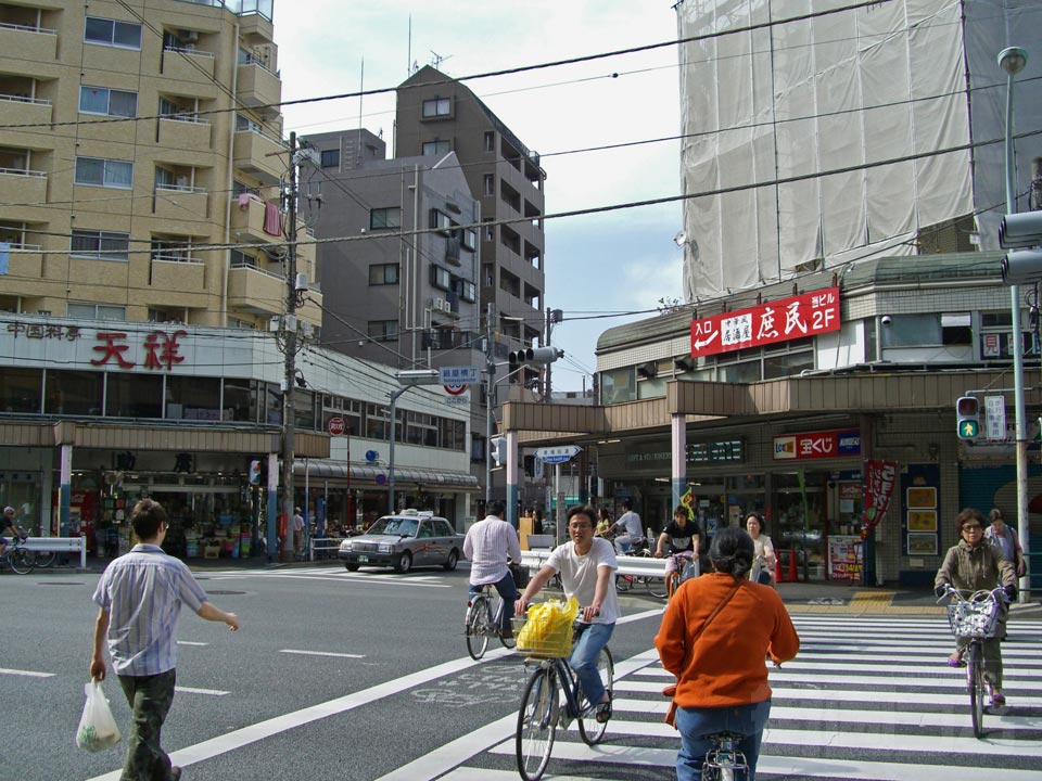 鍋屋横丁交差点写真画像