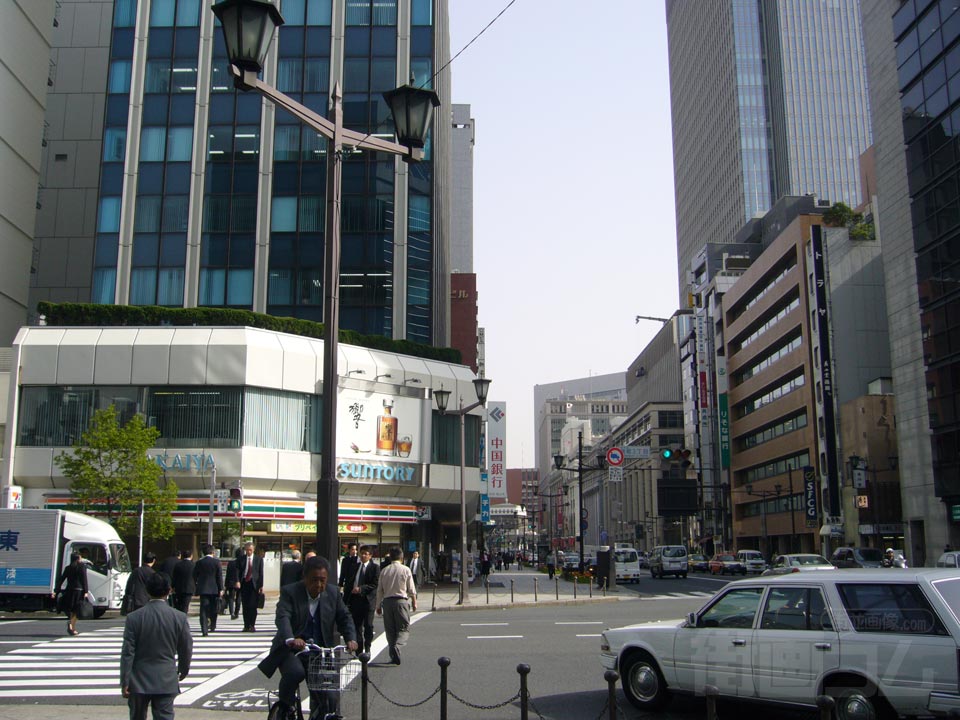 室町三丁目交差点