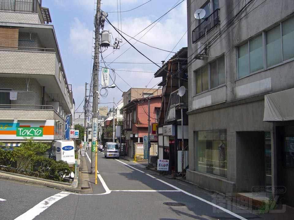 京王神泉駅北口前
