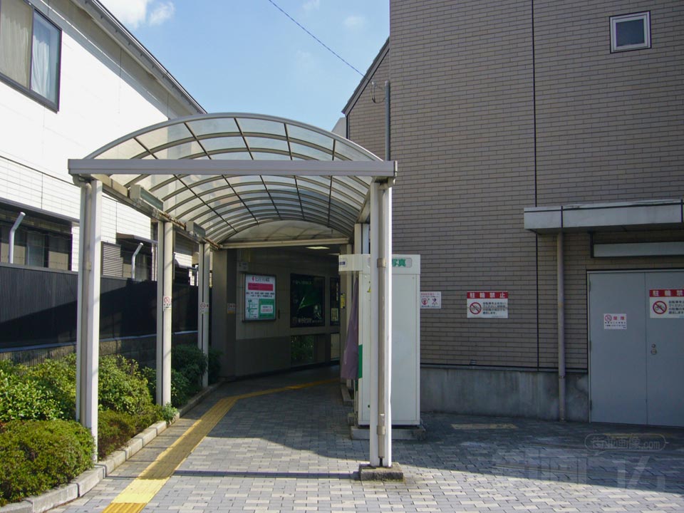 京王神泉駅西口