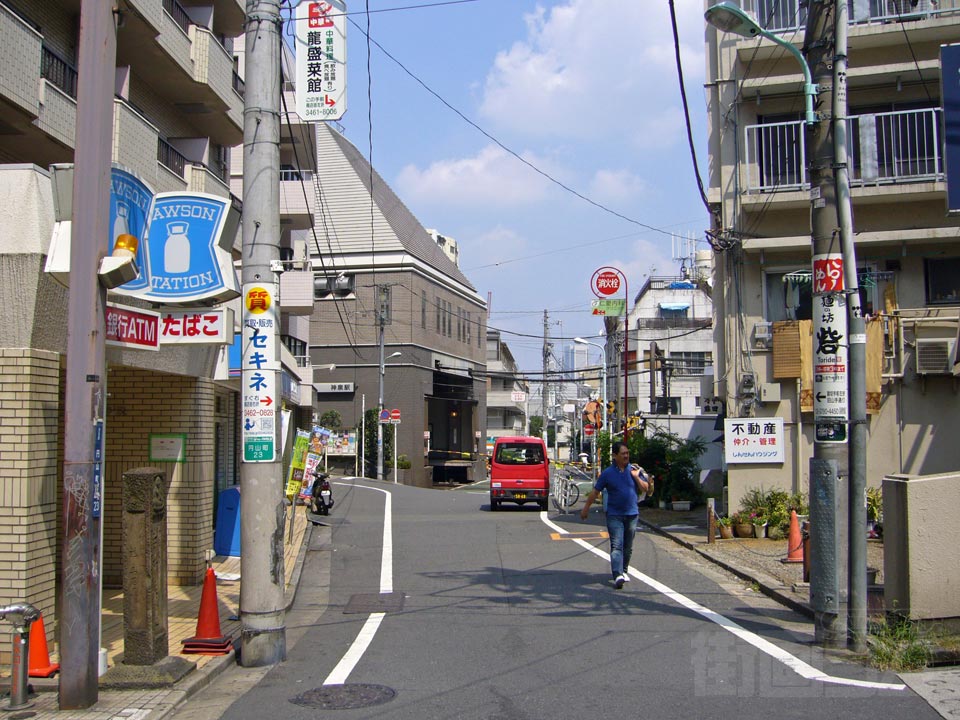 京王神泉駅南口前