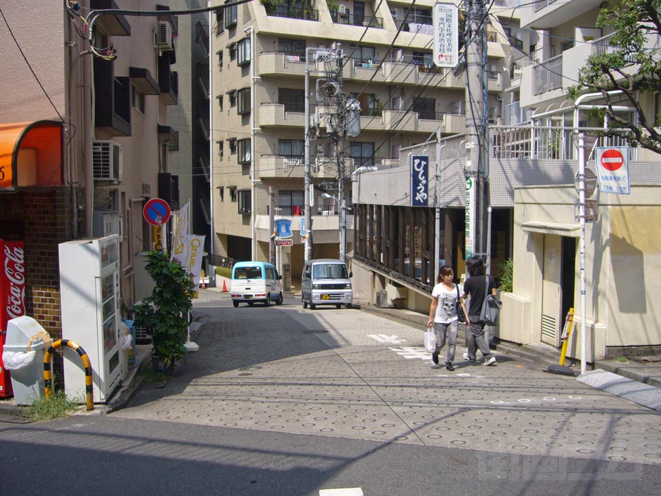 京王神泉駅南口前