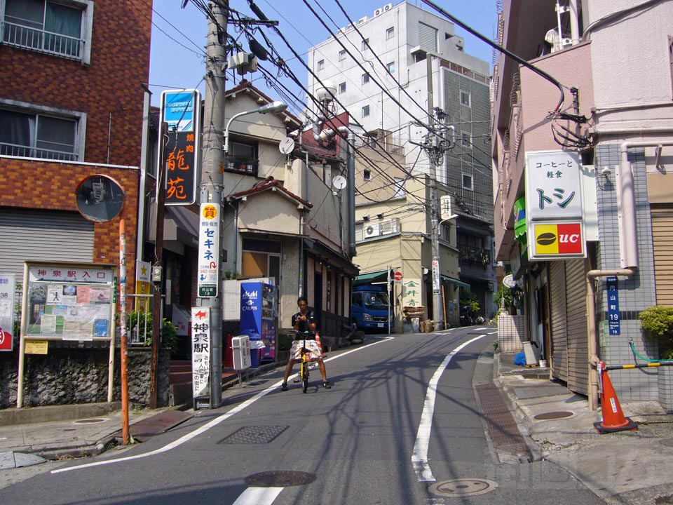 神泉仲通り