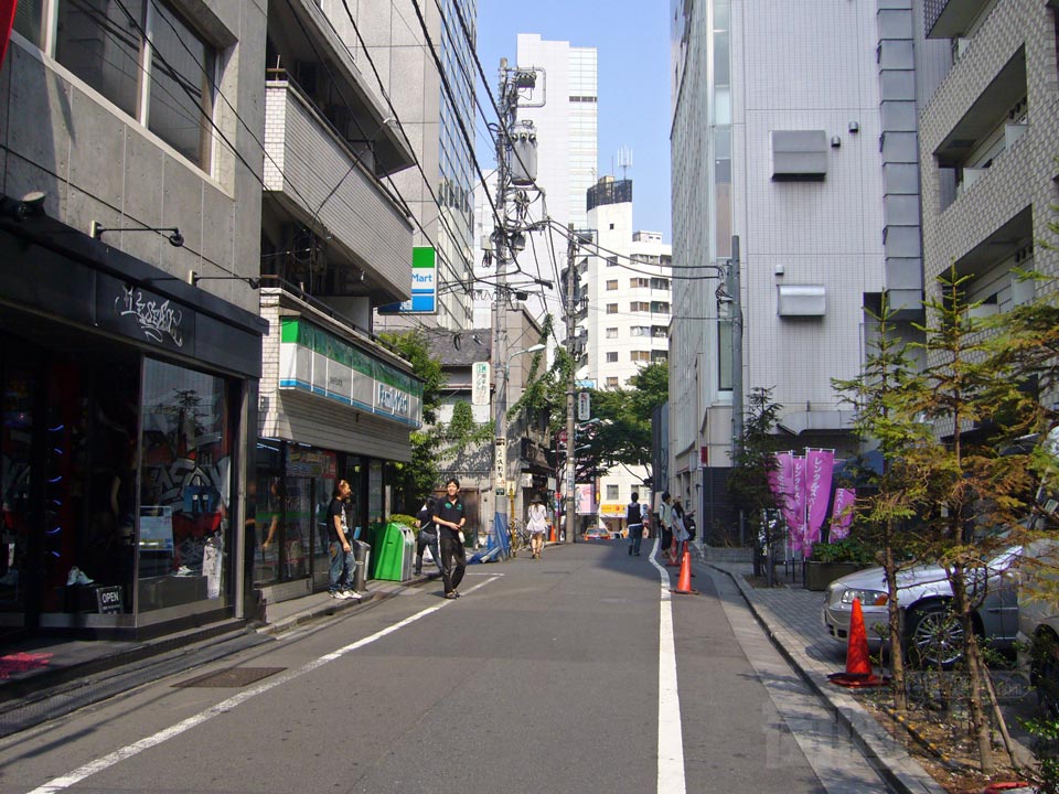 神泉仲通り