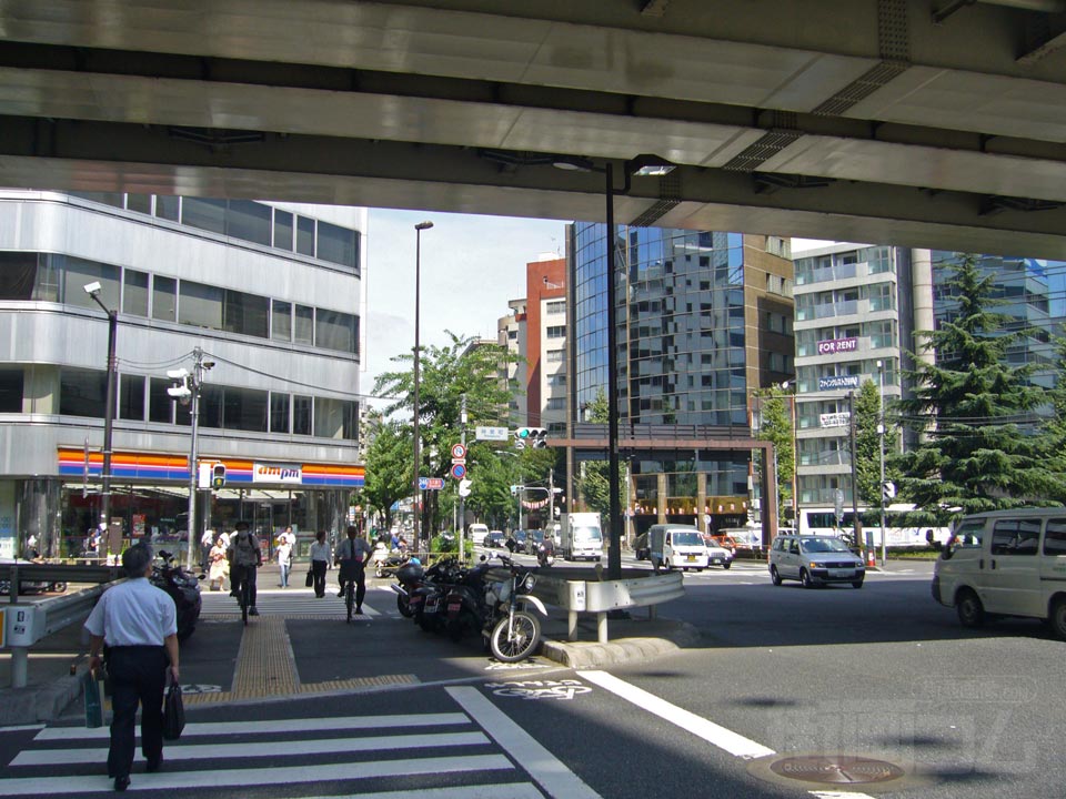 神泉町交差点