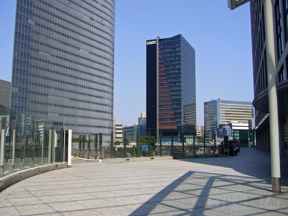 ゆりかもめ汐留駅前