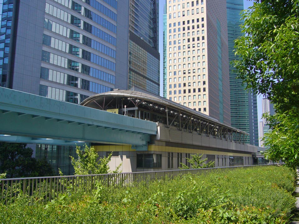 ゆりかもめ汐留駅前