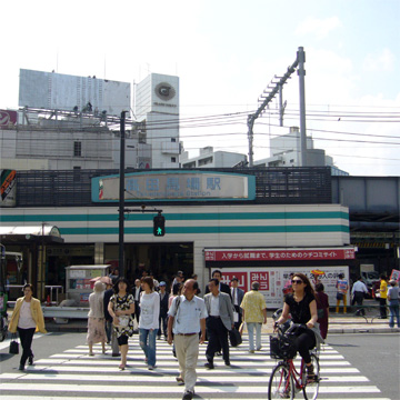東京都新宿区高田馬場駅前写真画像