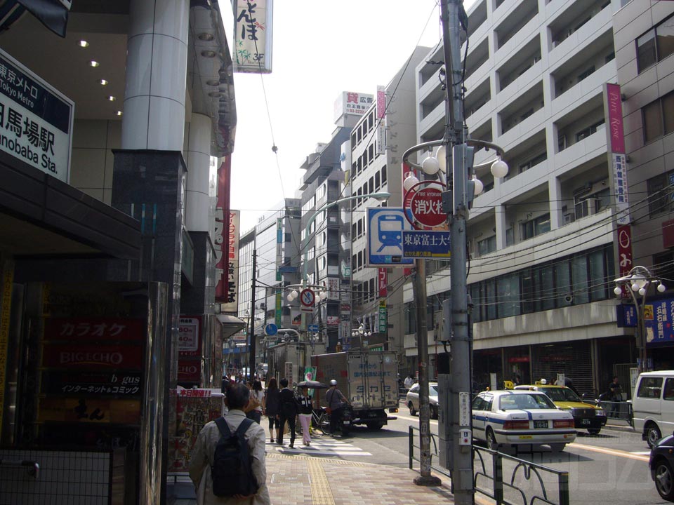 東京メトロ高田馬場駅前