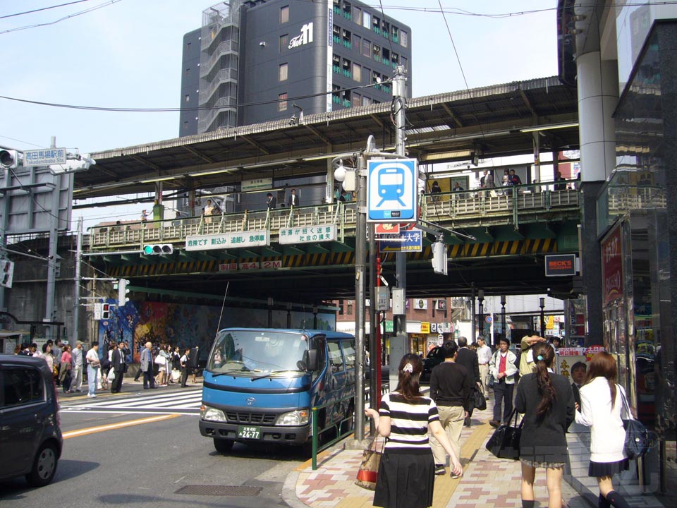 東京メトロ高田馬場駅前