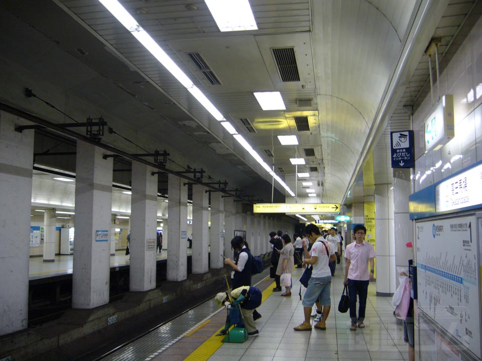 東京メトロ高田馬場駅ホーム(東京メトロ東西線)