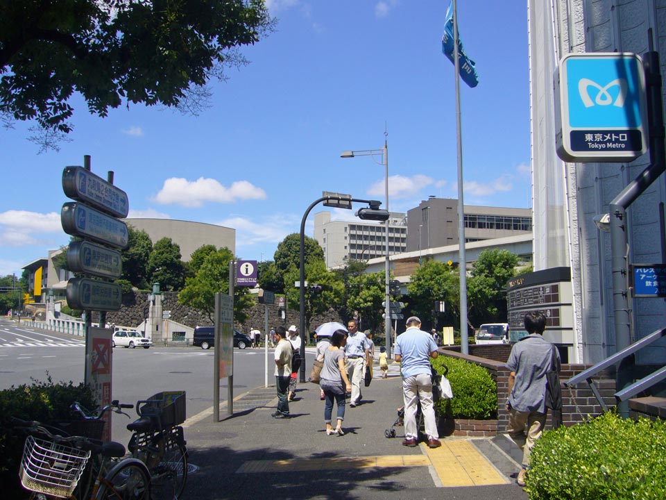 東京メトロ竹橋駅前写真画像