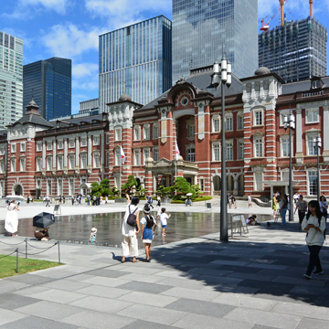 東京駅周辺の街並み