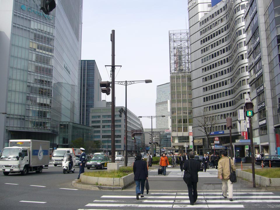 八重洲中央口前交差点
