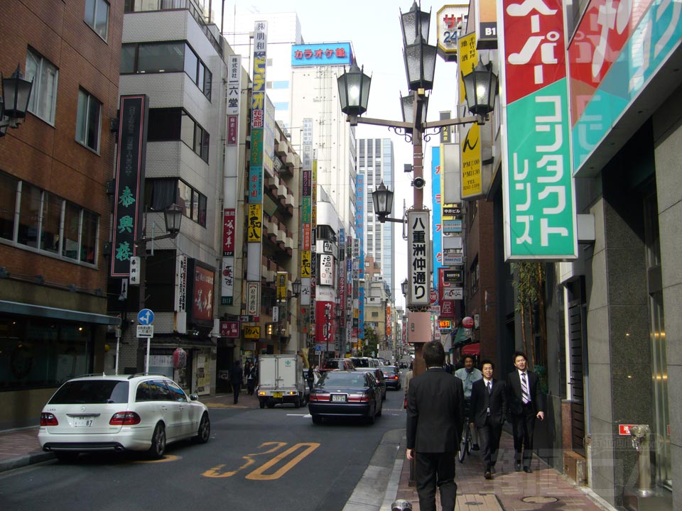 八重洲仲通り